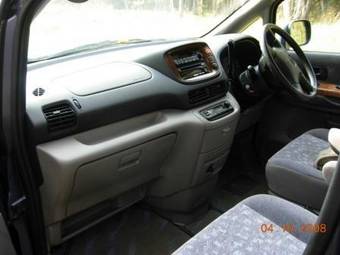 2002 Nissan Serena Pictures