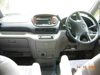 2002 Nissan Serena Photos