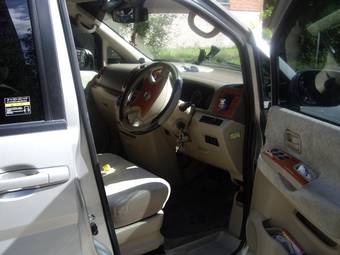 2002 Nissan Serena Pictures