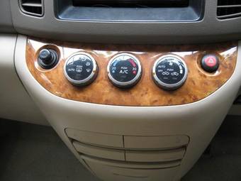 2002 Nissan Serena Pictures