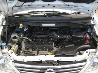 2002 Nissan Serena Pictures