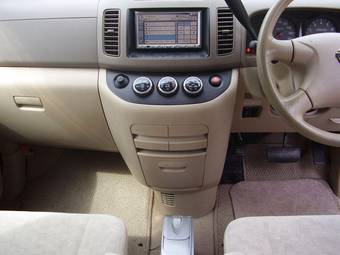 2002 Nissan Serena Pics