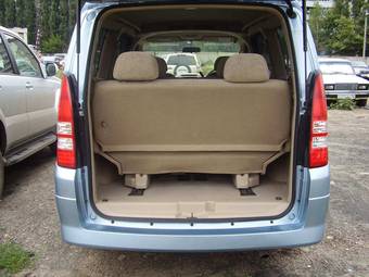 2002 Nissan Serena Photos