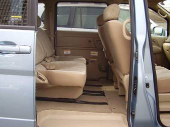 2002 Nissan Serena Images