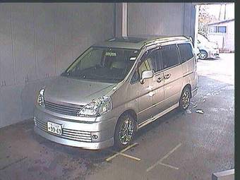 2002 Nissan Serena Pictures