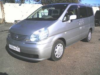 2002 Nissan Serena Photos