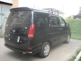 2002 Nissan Serena Photos