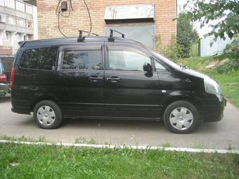 2002 Nissan Serena Photos