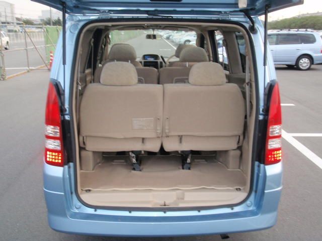 2003 Nissan Serena