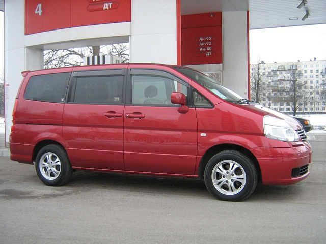 2003 Nissan Serena