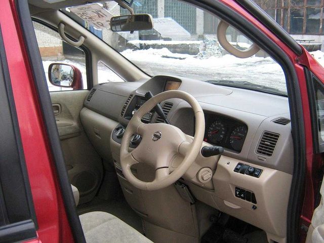 2003 Nissan Serena