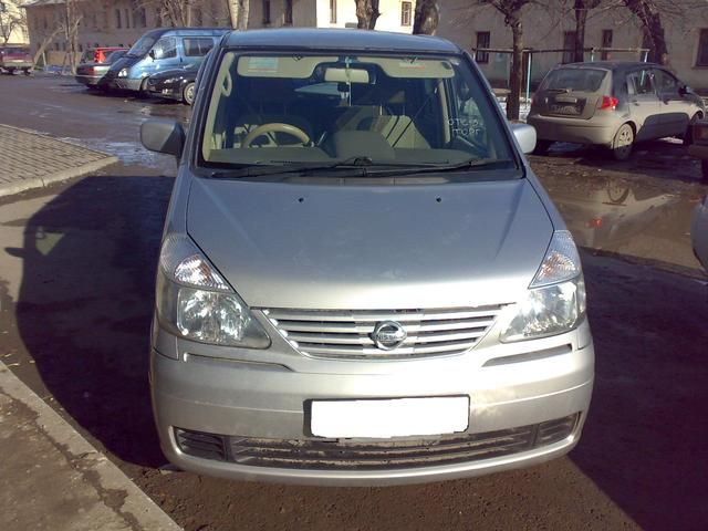 2003 Nissan Serena