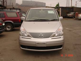 2003 Nissan Serena Pictures