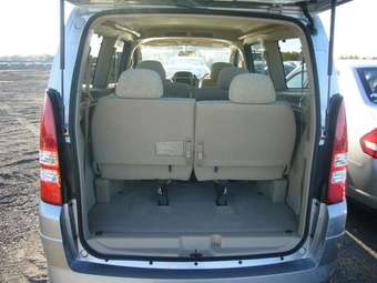 2003 Nissan Serena Photos