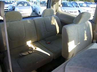 2003 Nissan Serena Pictures