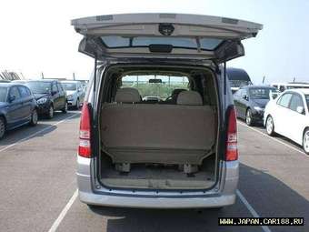 2003 Nissan Serena Images