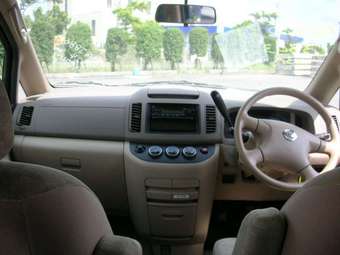 2003 Nissan Serena Pictures