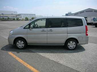2003 Nissan Serena Pictures