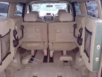 2003 Nissan Serena Images