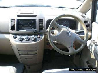 2003 Nissan Serena Pictures