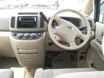 2003 Nissan Serena Pictures