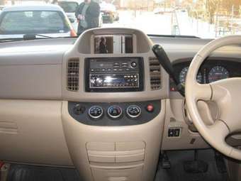 2003 Nissan Serena Pictures