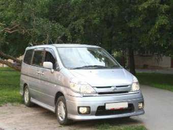 2003 Nissan Serena Pictures