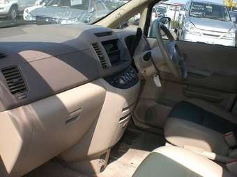 2003 Nissan Serena Photos