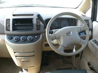 2003 Nissan Serena Photos