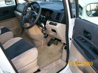 2003 Nissan Serena Pictures