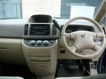 2003 Nissan Serena Photos