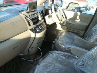 2003 Nissan Serena Photos