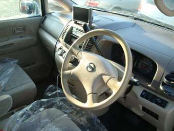 2003 Nissan Serena Pictures