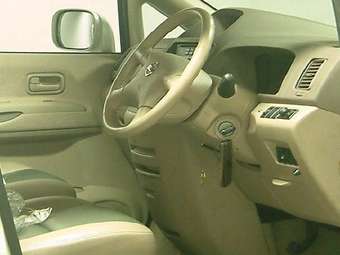 2003 Nissan Serena Images