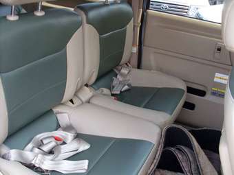 2003 Nissan Serena Photos