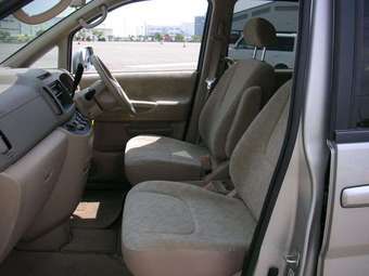 2003 Nissan Serena Photos