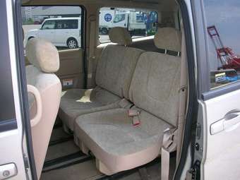 2003 Nissan Serena Photos