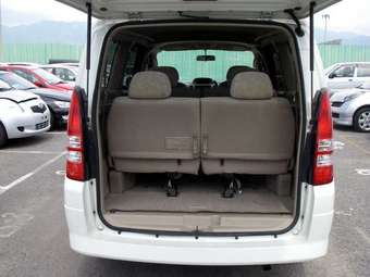 2003 Nissan Serena Images