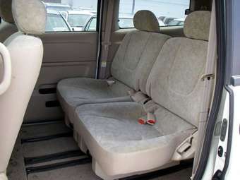 2003 Nissan Serena Pictures