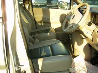 2003 Nissan Serena Pictures