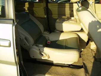 2003 Nissan Serena Pictures