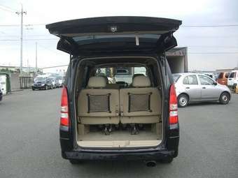 2003 Nissan Serena Pictures