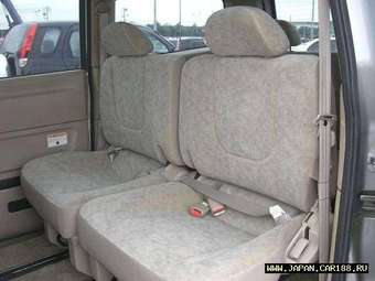 2003 Nissan Serena Photos