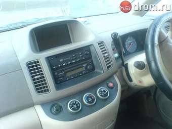 2003 Nissan Serena Photos