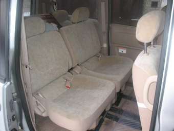 2003 Nissan Serena Photos