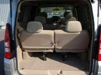 2003 Nissan Serena Pictures