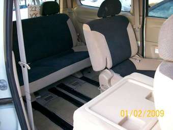 2003 Nissan Serena Pictures