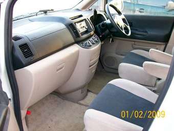 2003 Nissan Serena Pics