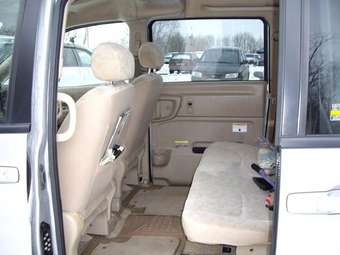 2003 Nissan Serena Pictures