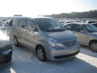 2003 Nissan Serena Photos